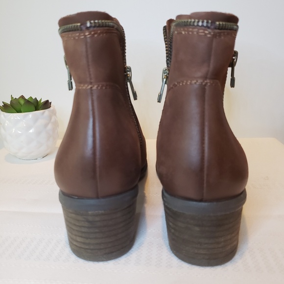 CLOSING SALE Blondo Waterproof Brown Ankle Boots - Picture 5 of 8